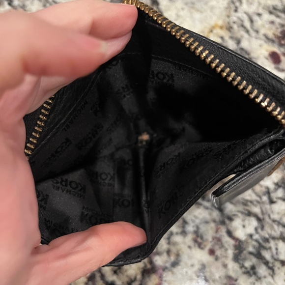 Authentic Michael Kors wallet - Picture 4 of 5